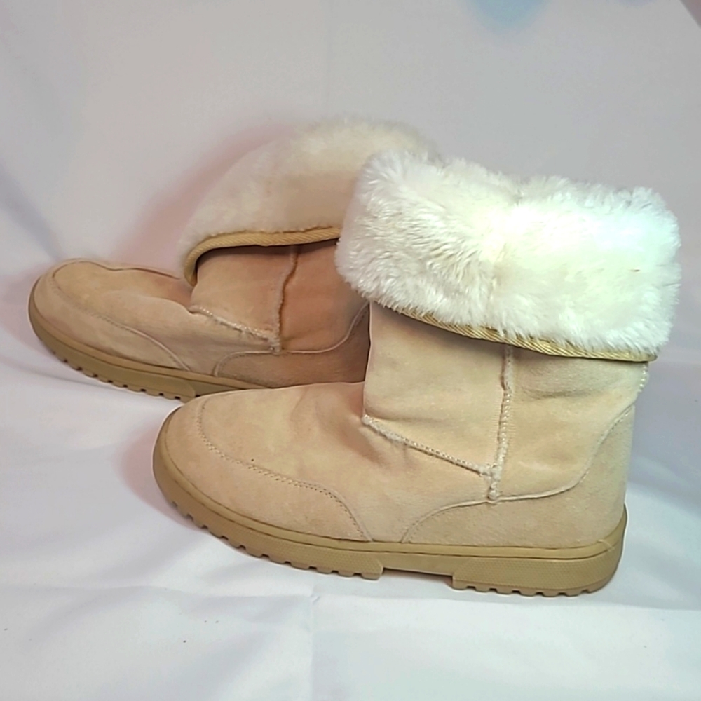 Dockers Womens Faux Fur Tan Suede Boots! Size 8M.